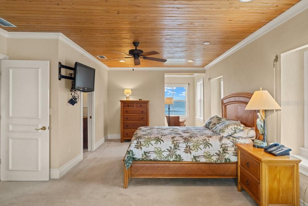 For Sale: $2,850,000 (6 beds, 5 baths, 5255 Square Feet)