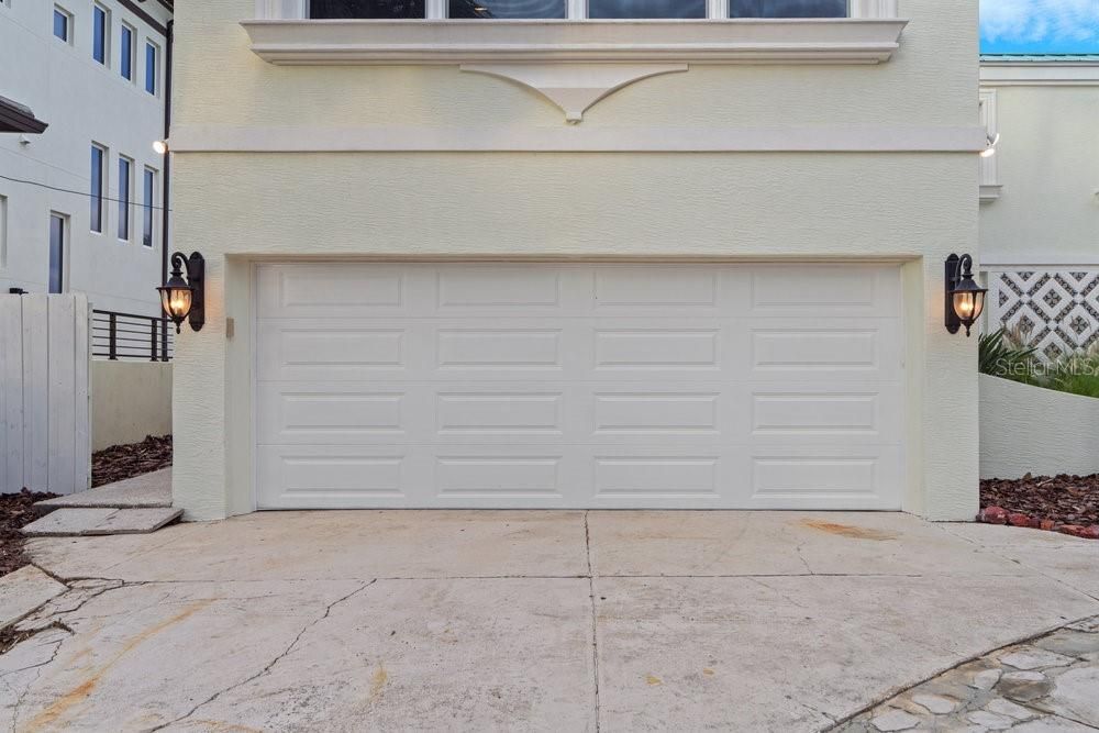 For Sale: $2,850,000 (6 beds, 5 baths, 5255 Square Feet)