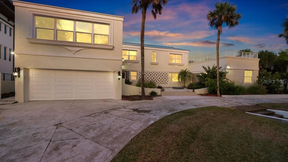 For Sale: $2,850,000 (6 beds, 5 baths, 5255 Square Feet)