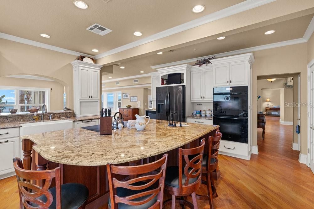 For Sale: $2,850,000 (6 beds, 5 baths, 5255 Square Feet)