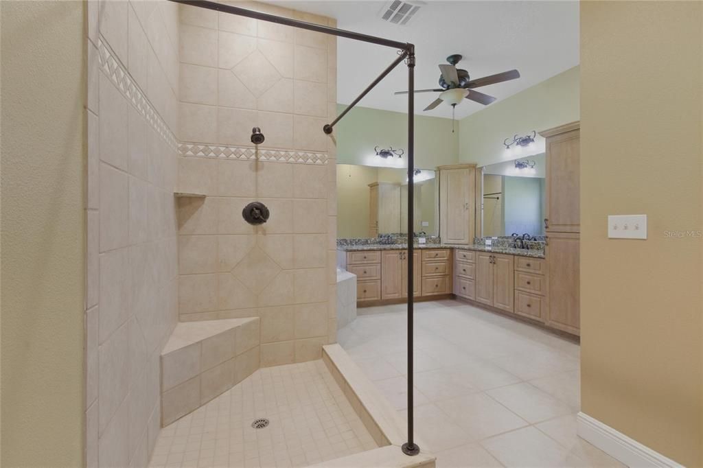 For Sale: $750,000 (4 beds, 3 baths, 3088 Square Feet)