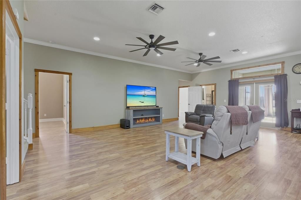 For Sale: $750,000 (4 beds, 3 baths, 3088 Square Feet)