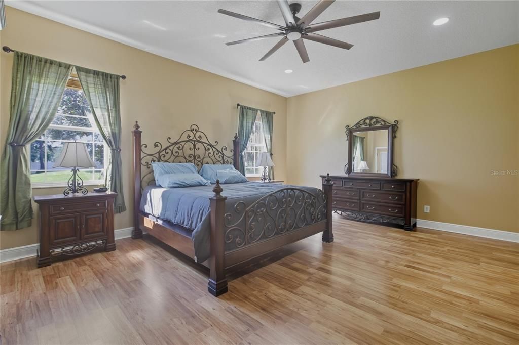 For Sale: $750,000 (4 beds, 3 baths, 3088 Square Feet)