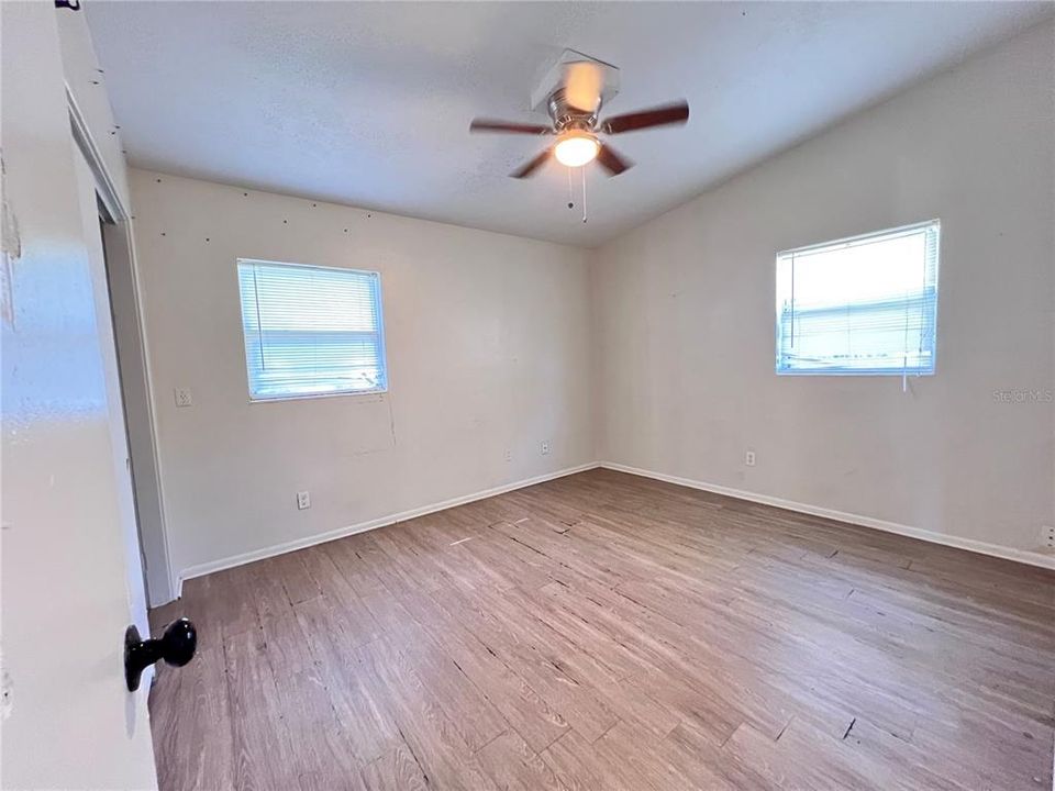 合同活跃: $275,000 (3 贝兹, 1 浴室, 1264 平方英尺)