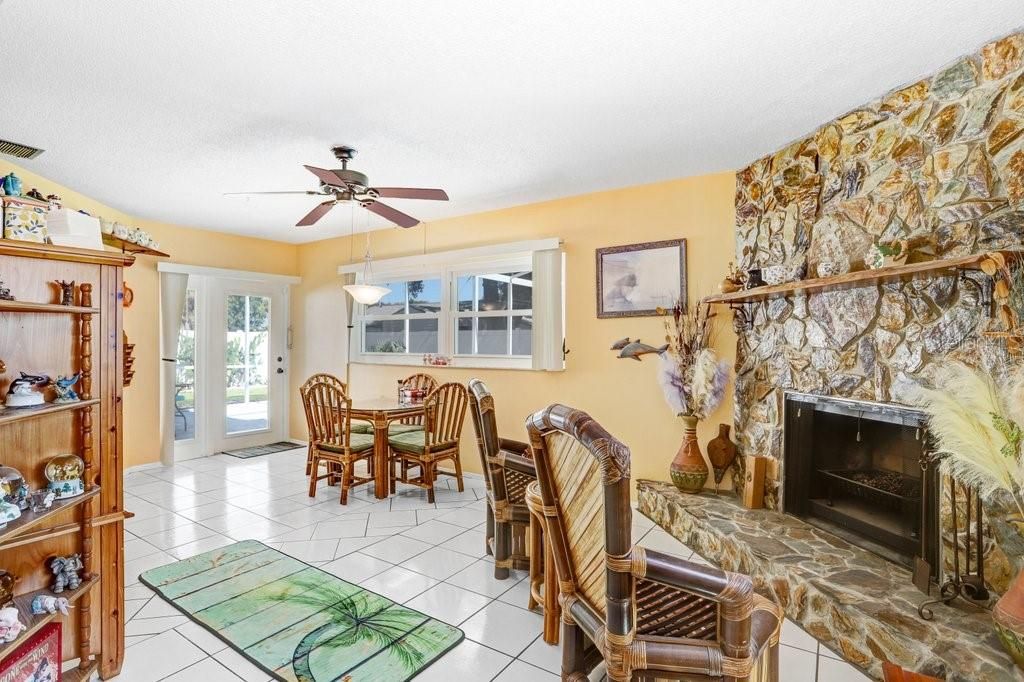 На продажу: $278,900 (2 спален, 2 ванн, 1480 Квадратных фут)