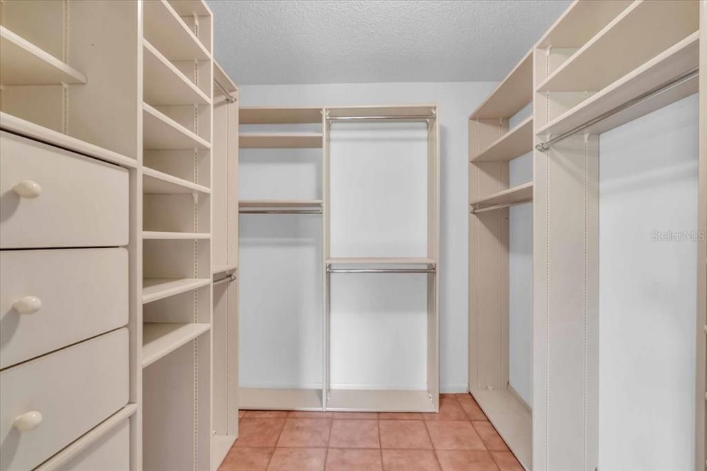 For Sale: $325,000 (3 beds, 2 baths, 2052 Square Feet)