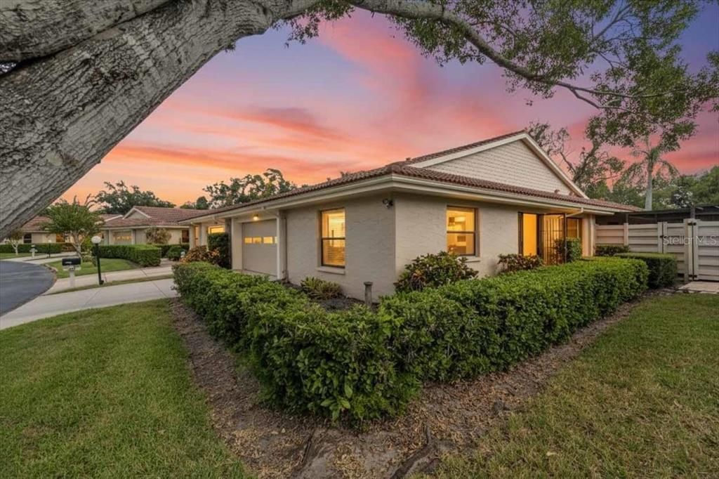 For Sale: $325,000 (3 beds, 2 baths, 2052 Square Feet)