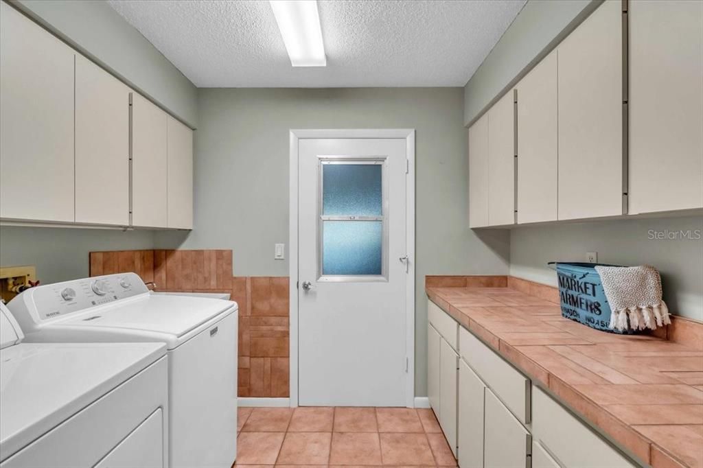 For Sale: $325,000 (3 beds, 2 baths, 2052 Square Feet)