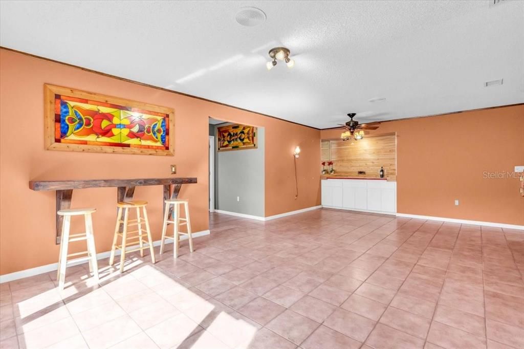 For Sale: $325,000 (3 beds, 2 baths, 2052 Square Feet)