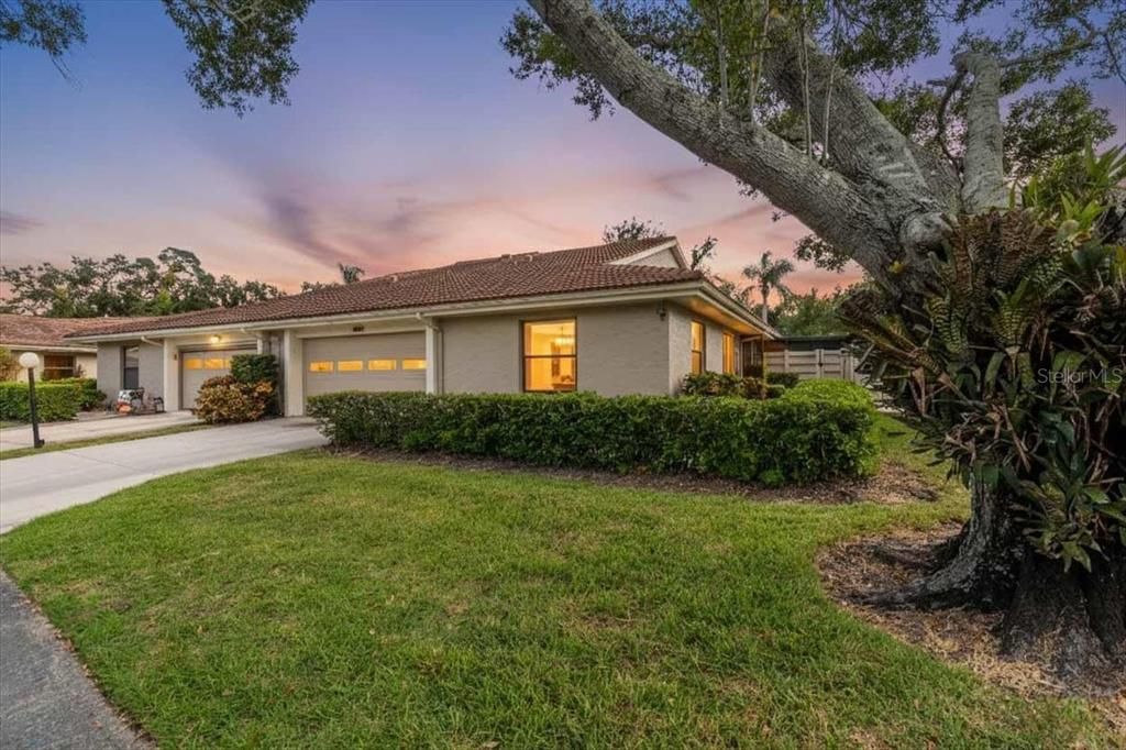 For Sale: $325,000 (3 beds, 2 baths, 2052 Square Feet)