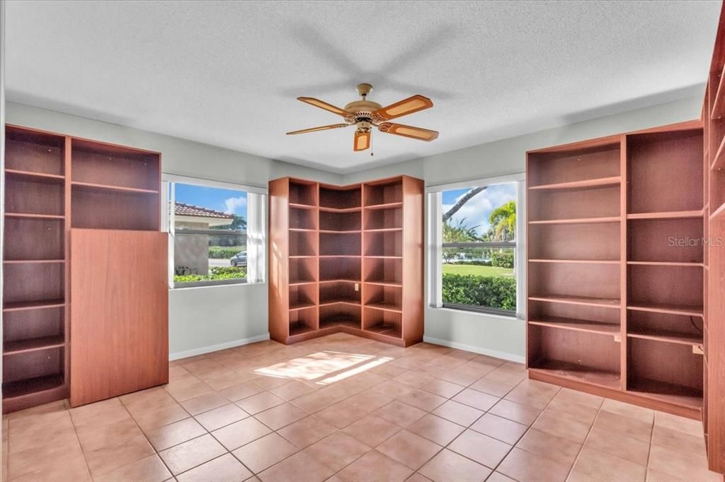 For Sale: $325,000 (3 beds, 2 baths, 2052 Square Feet)