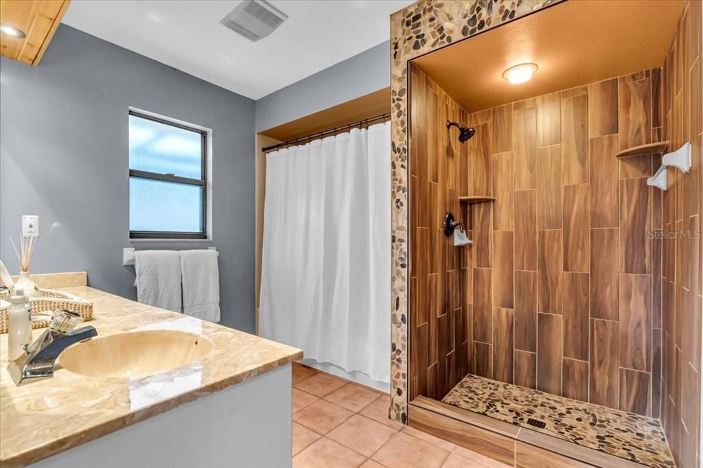 For Sale: $325,000 (3 beds, 2 baths, 2052 Square Feet)