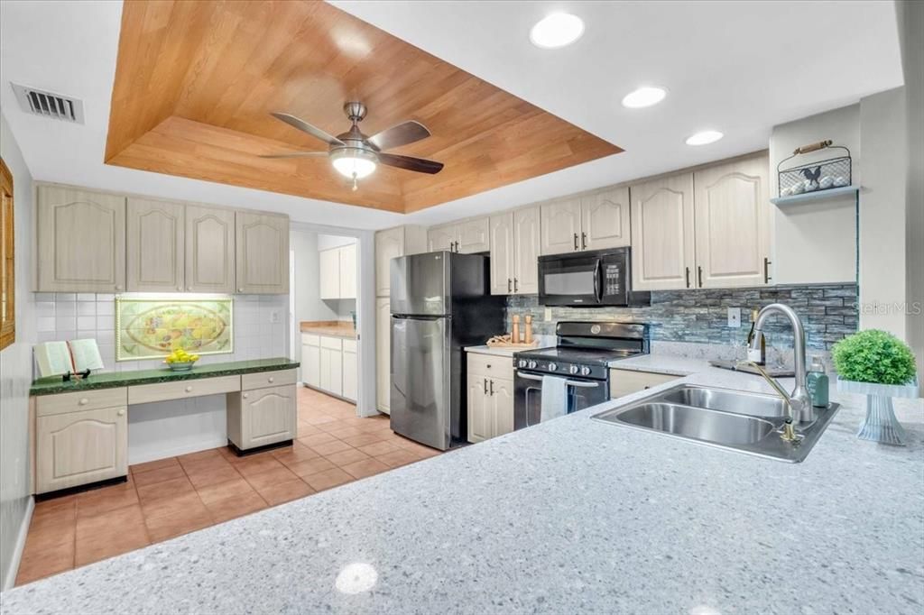 For Sale: $325,000 (3 beds, 2 baths, 2052 Square Feet)