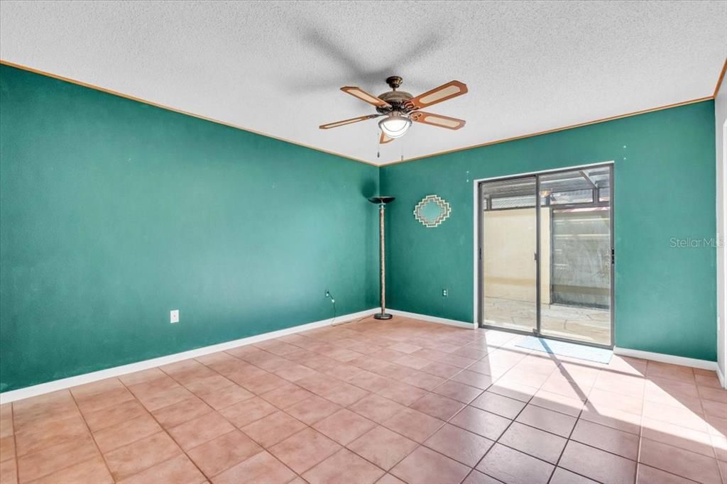 For Sale: $325,000 (3 beds, 2 baths, 2052 Square Feet)