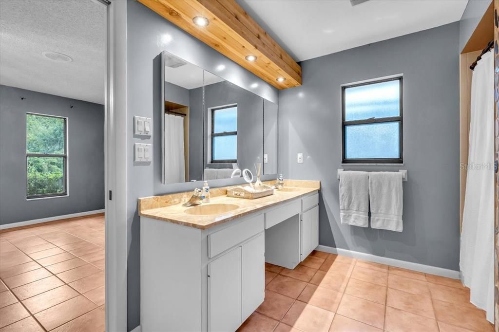 For Sale: $325,000 (3 beds, 2 baths, 2052 Square Feet)