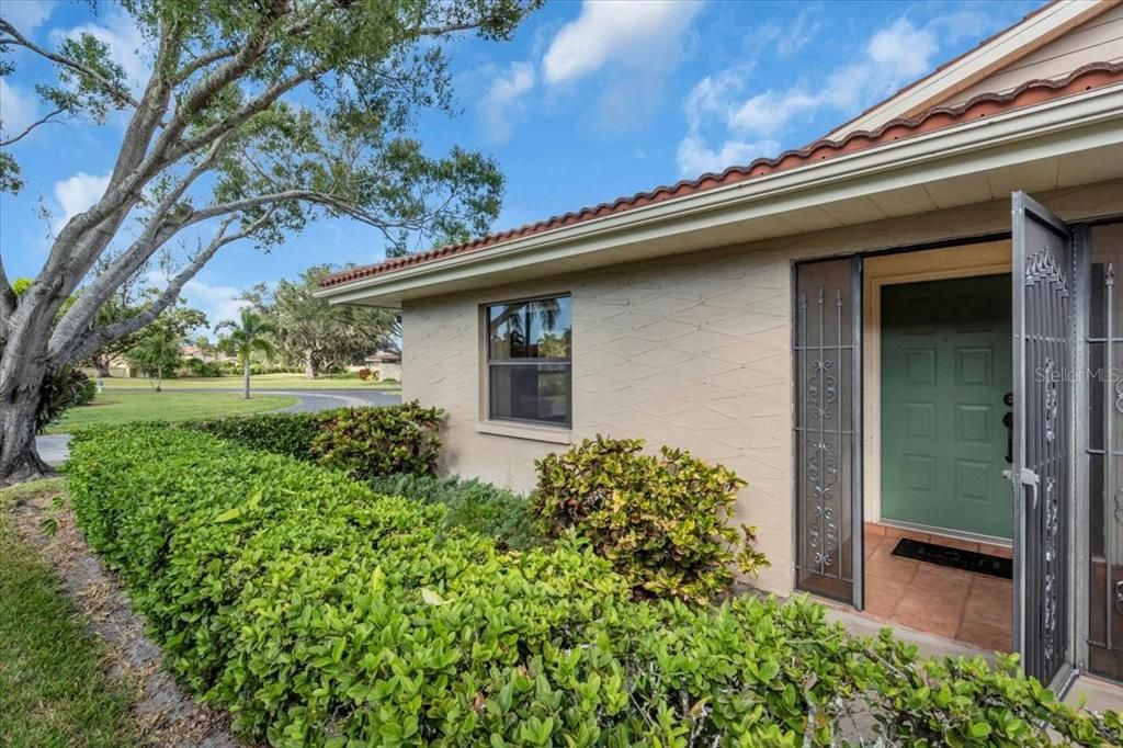 For Sale: $325,000 (3 beds, 2 baths, 2052 Square Feet)