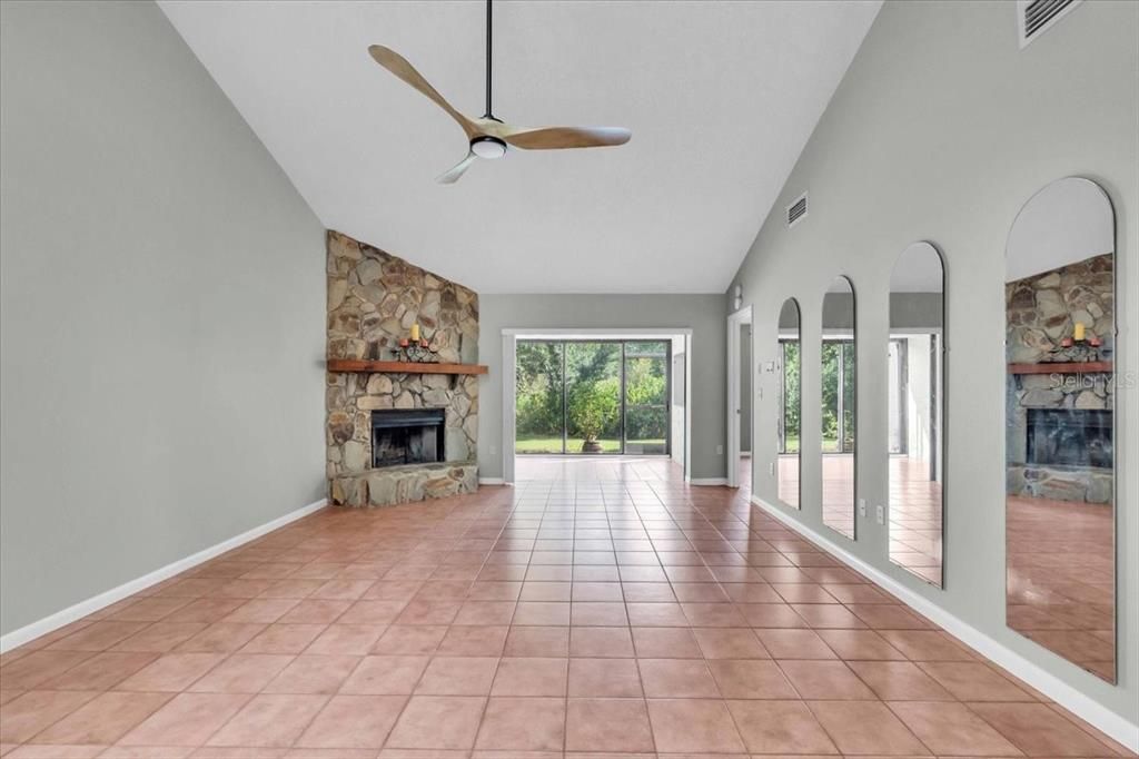 For Sale: $325,000 (3 beds, 2 baths, 2052 Square Feet)