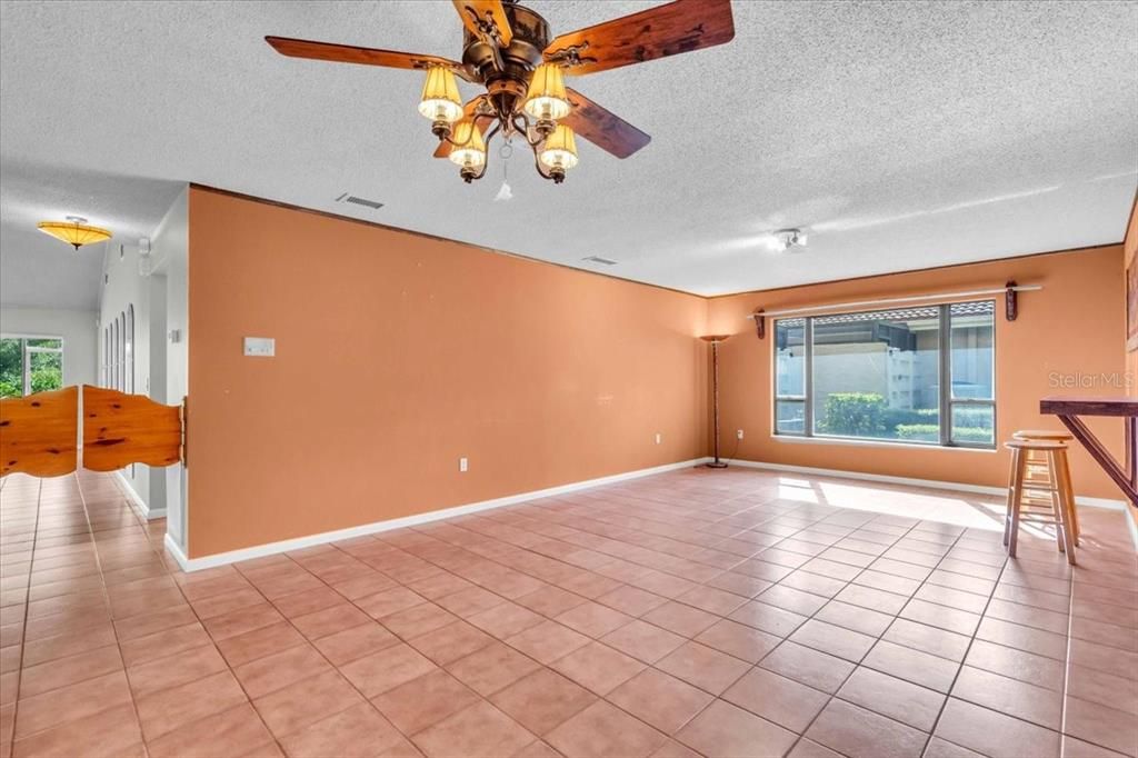 For Sale: $325,000 (3 beds, 2 baths, 2052 Square Feet)