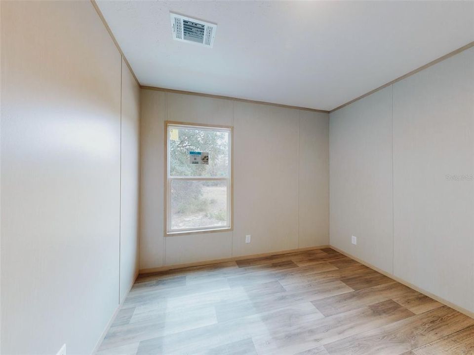 For Sale: $269,900 (5 beds, 3 baths, 2001 Square Feet)