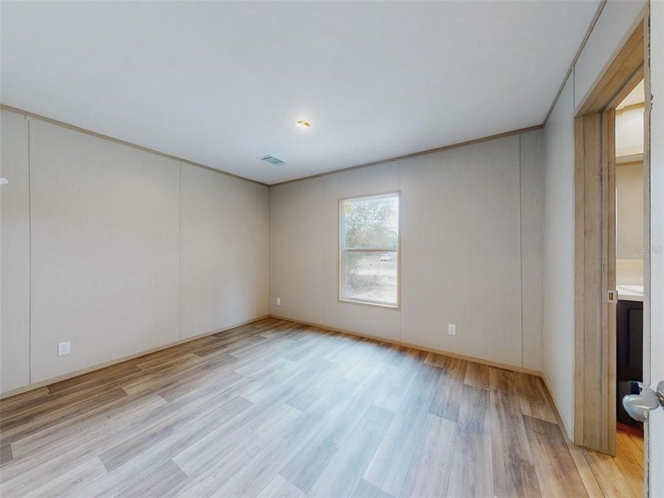 For Sale: $269,900 (5 beds, 3 baths, 2001 Square Feet)