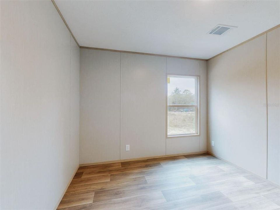 For Sale: $269,900 (5 beds, 3 baths, 2001 Square Feet)