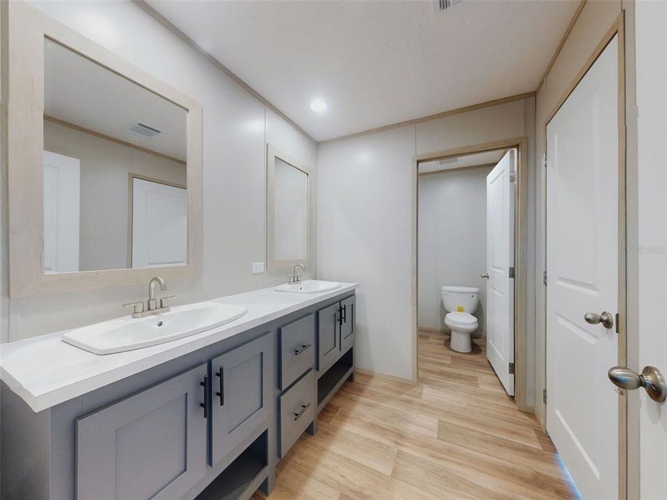 For Sale: $269,900 (5 beds, 3 baths, 2001 Square Feet)