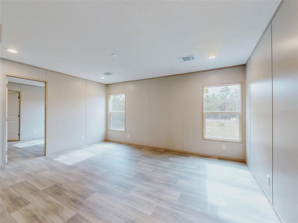 For Sale: $269,900 (5 beds, 3 baths, 2001 Square Feet)