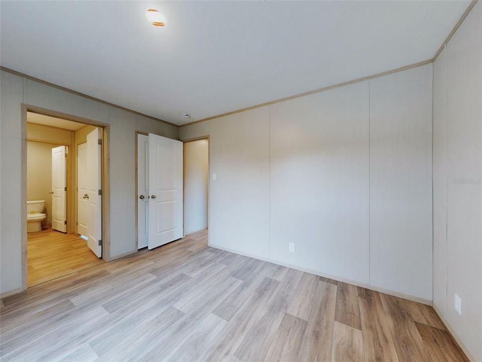 For Sale: $269,900 (5 beds, 3 baths, 2001 Square Feet)