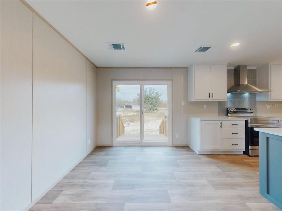 For Sale: $269,900 (5 beds, 3 baths, 2001 Square Feet)