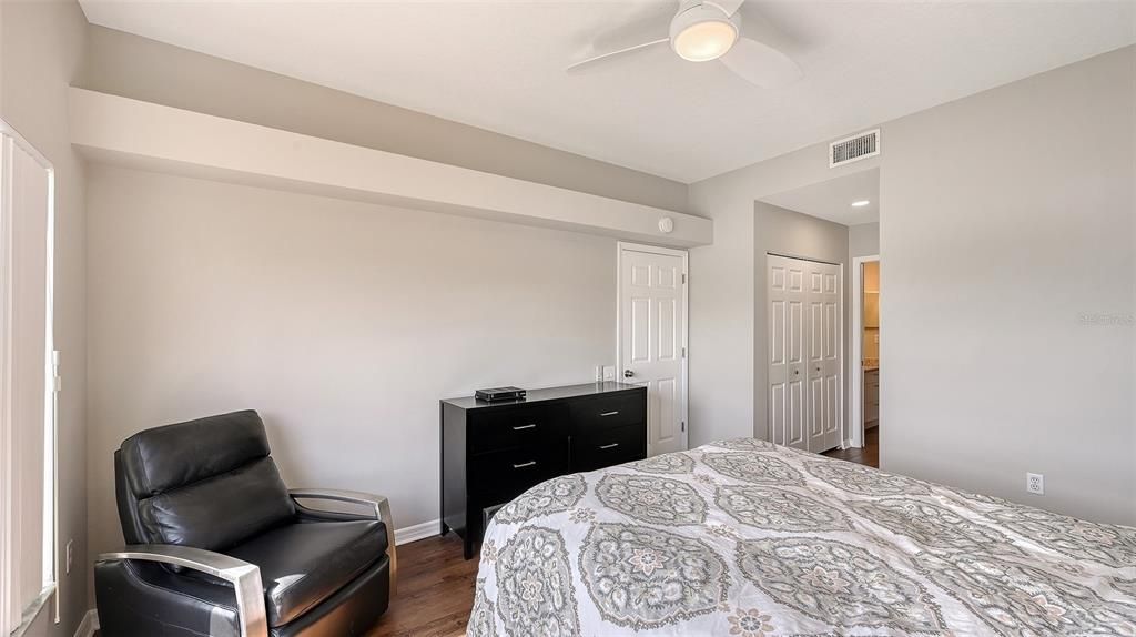 For Sale: $245,000 (2 beds, 2 baths, 1193 Square Feet)