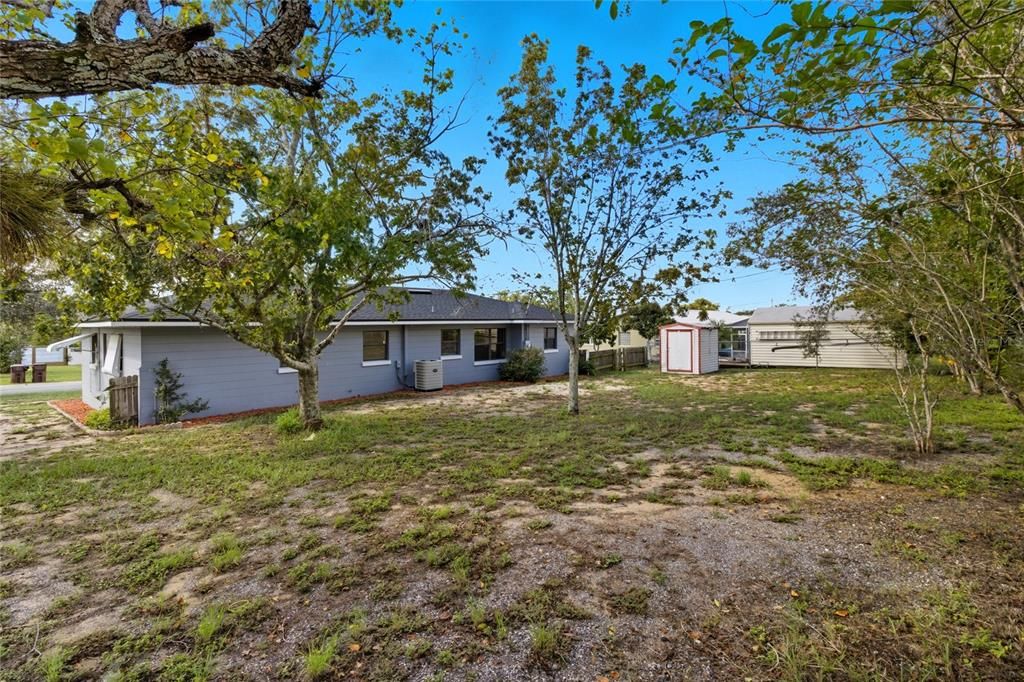 待售: $196,000 (2 贝兹, 1 浴室, 1068 平方英尺)