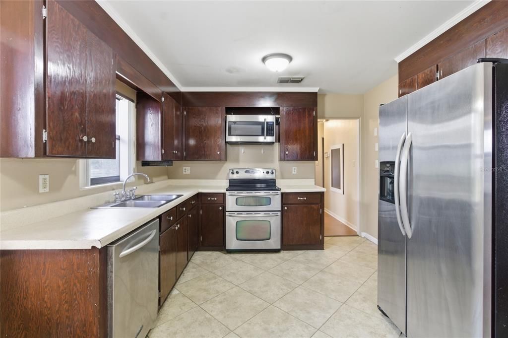 待售: $196,000 (2 贝兹, 1 浴室, 1068 平方英尺)