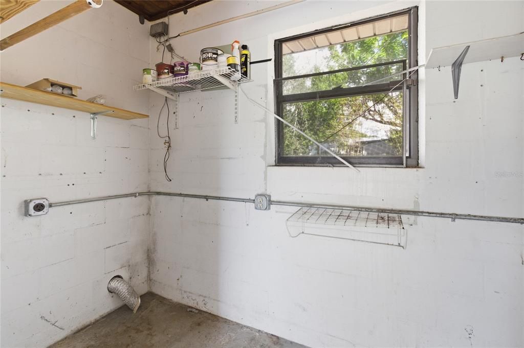 待售: $196,000 (2 贝兹, 1 浴室, 1068 平方英尺)