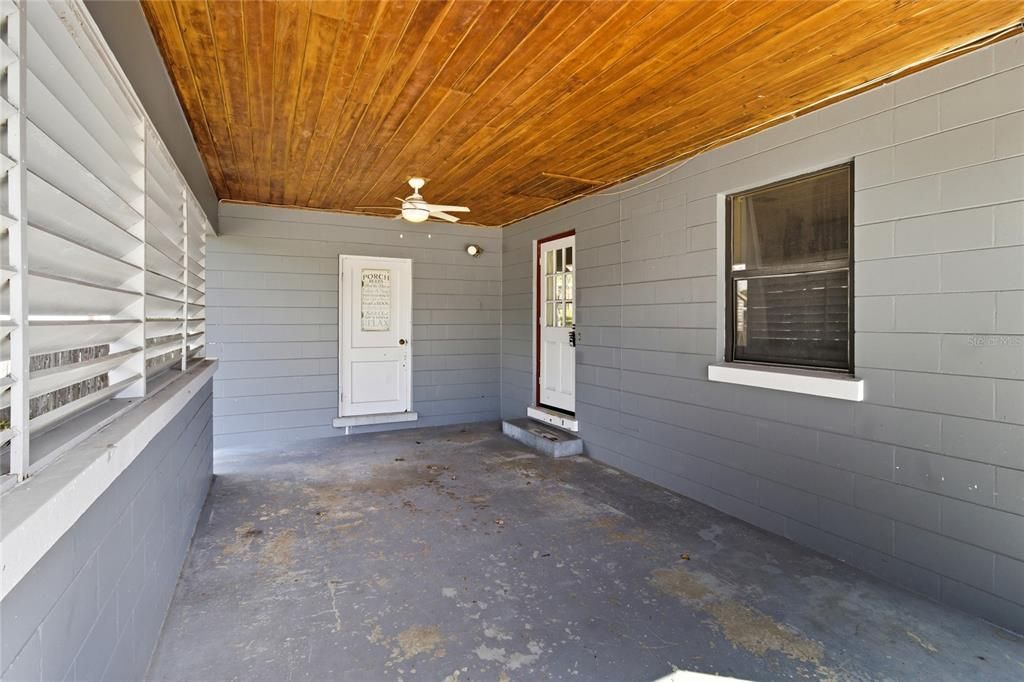 待售: $196,000 (2 贝兹, 1 浴室, 1068 平方英尺)