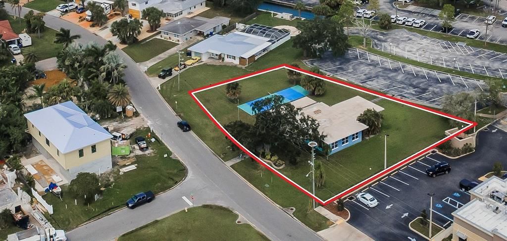 En Venta: $750,000 (0.50 acres)