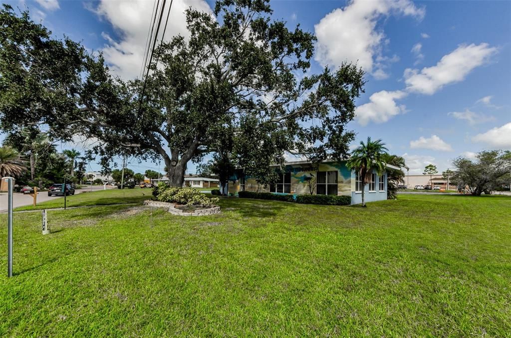 En Venta: $750,000 (0.50 acres)