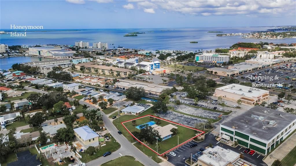 En Venta: $750,000 (0.50 acres)