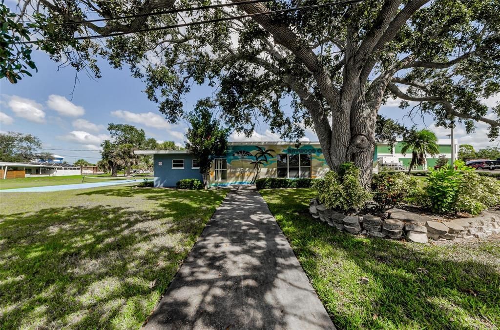 En Venta: $750,000 (0.50 acres)