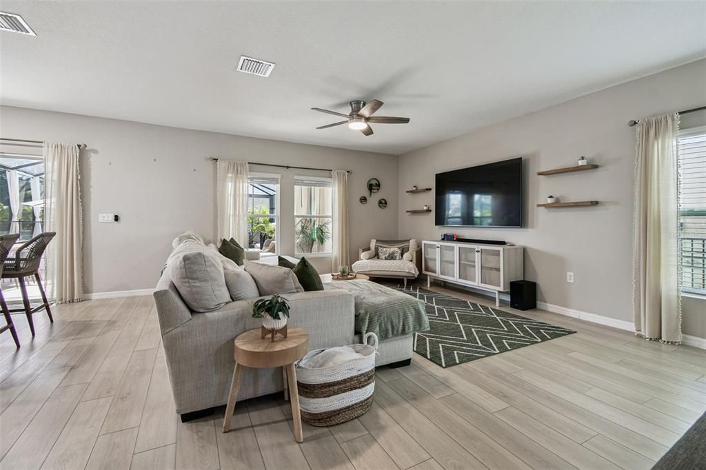 Под контрактом: $559,000 (5 спален, 3 ванн, 2471 Квадратных фут)