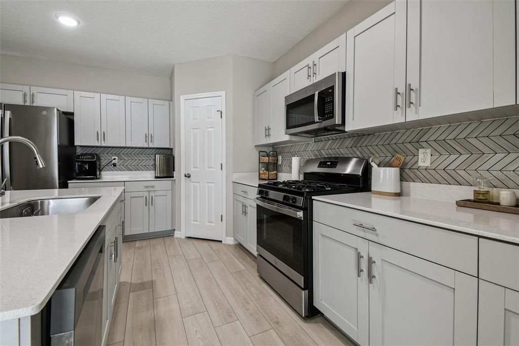 Под контрактом: $559,000 (5 спален, 3 ванн, 2471 Квадратных фут)