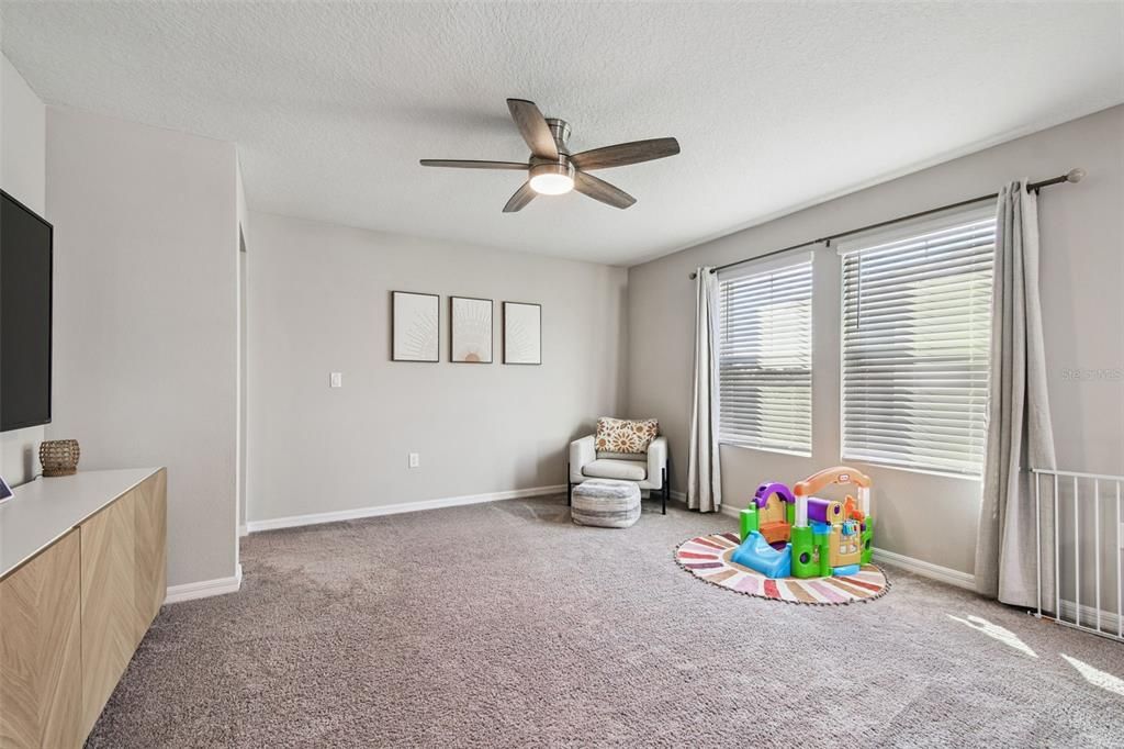 Под контрактом: $559,000 (5 спален, 3 ванн, 2471 Квадратных фут)