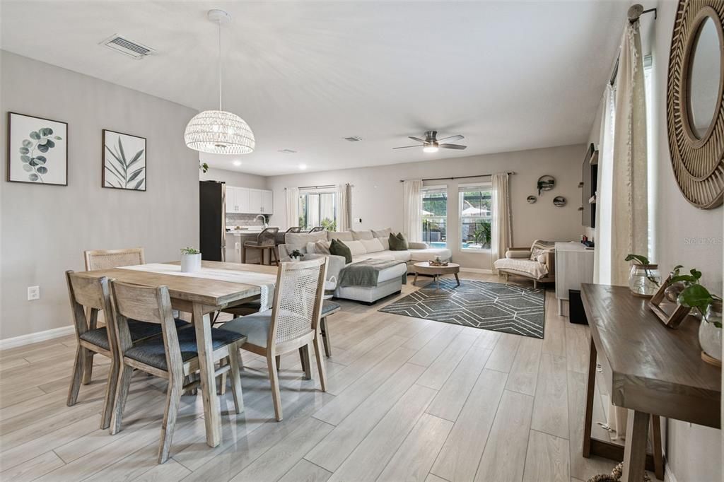 Под контрактом: $559,000 (5 спален, 3 ванн, 2471 Квадратных фут)