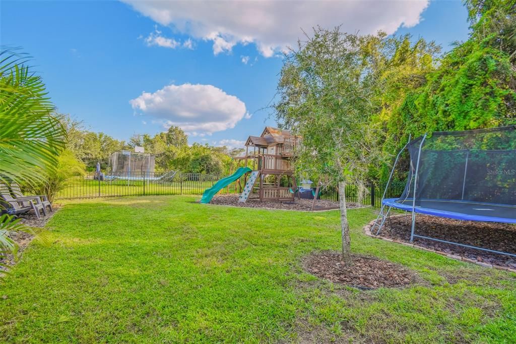 Под контрактом: $559,000 (5 спален, 3 ванн, 2471 Квадратных фут)