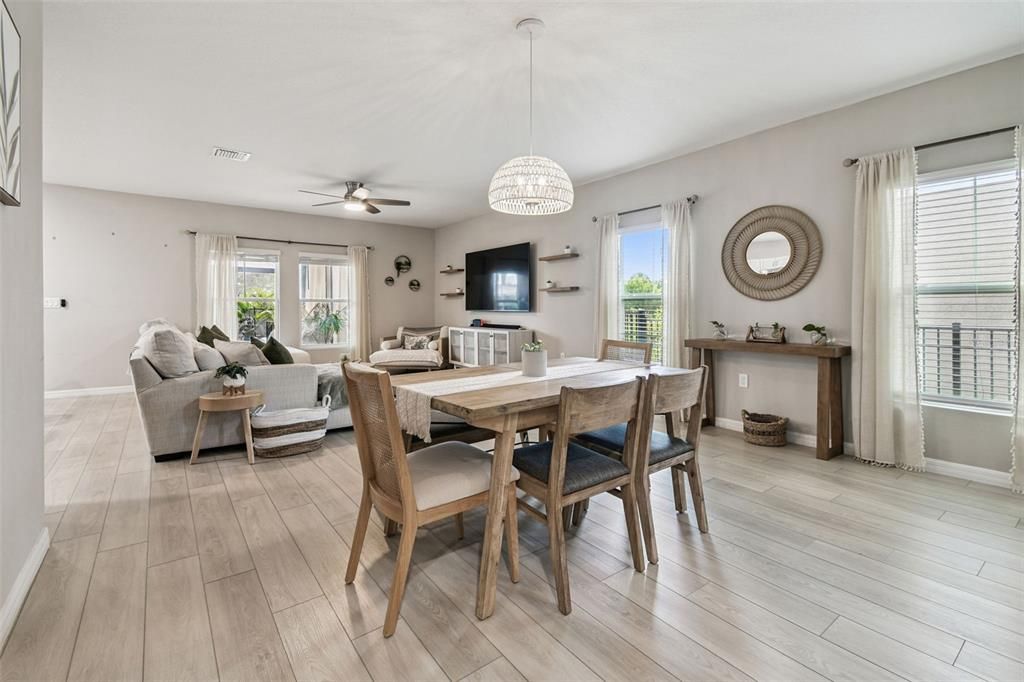 Под контрактом: $559,000 (5 спален, 3 ванн, 2471 Квадратных фут)