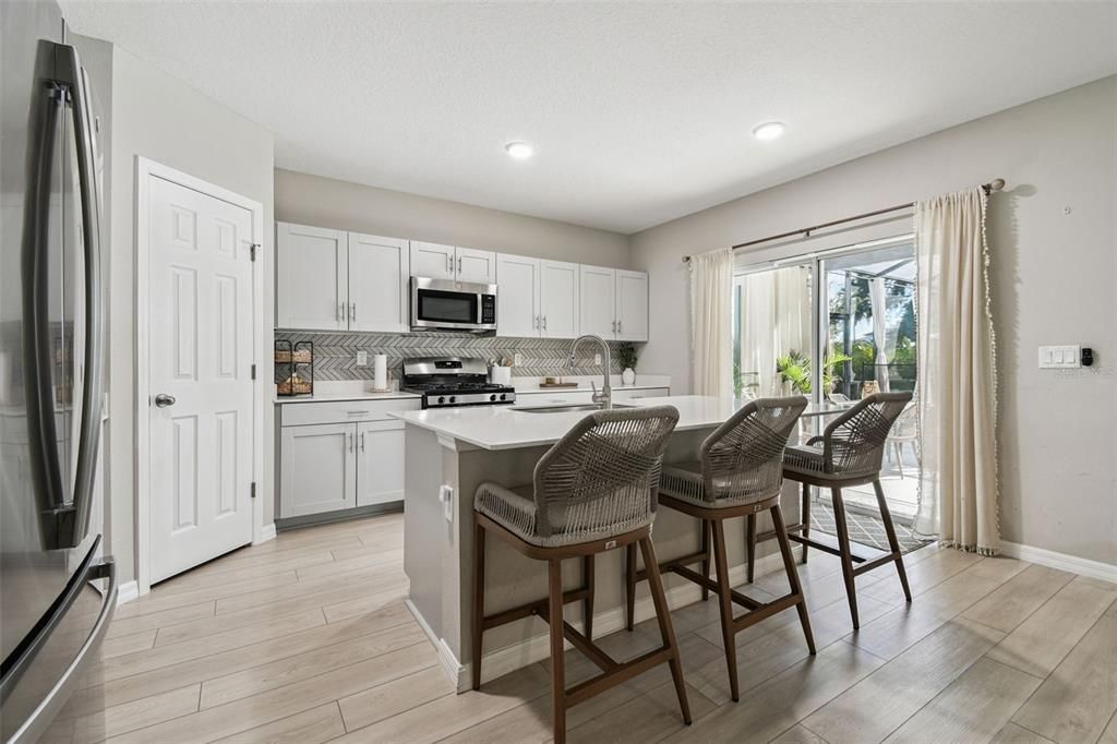 Под контрактом: $559,000 (5 спален, 3 ванн, 2471 Квадратных фут)