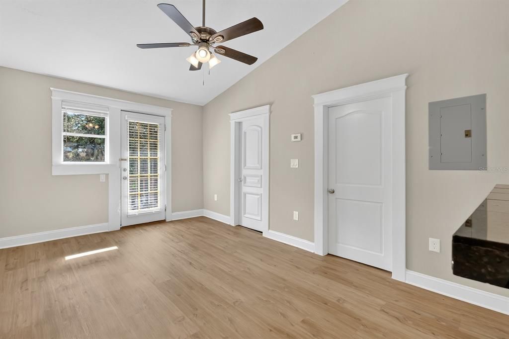 出租: $1,850 (2 贝兹, 1 浴室, 800 平方英尺)