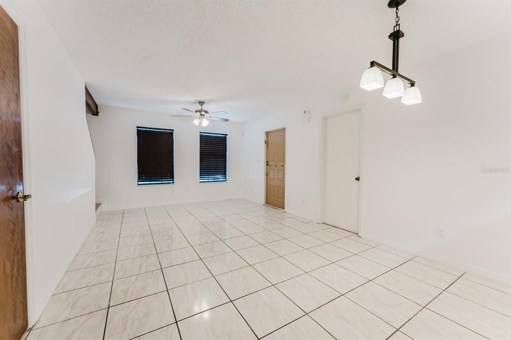 Activo con contrato: $235,000 (3 camas, 2 baños, 1159 Pies cuadrados)