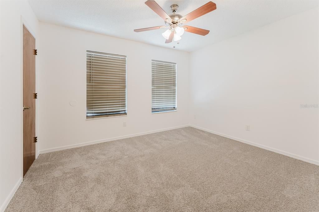 Activo con contrato: $235,000 (3 camas, 2 baños, 1159 Pies cuadrados)