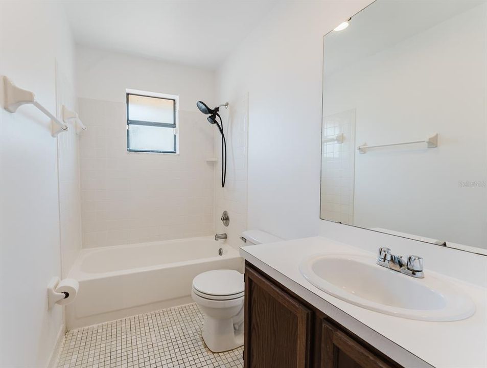 Activo con contrato: $235,000 (3 camas, 2 baños, 1159 Pies cuadrados)