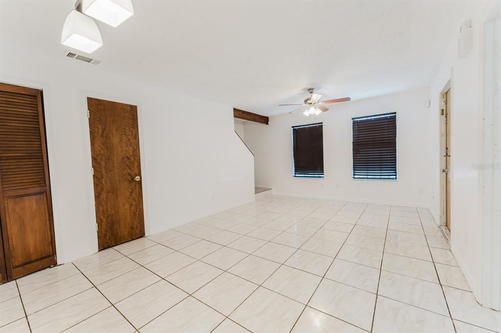 Activo con contrato: $235,000 (3 camas, 2 baños, 1159 Pies cuadrados)